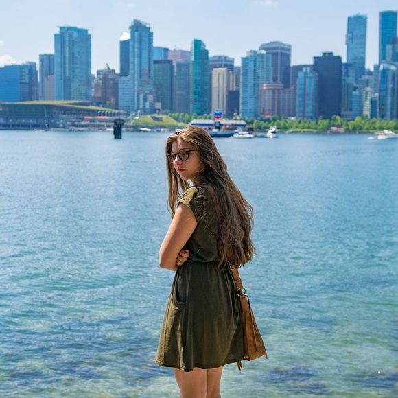 Meet your Posher, Christina - Picture 3 of 4